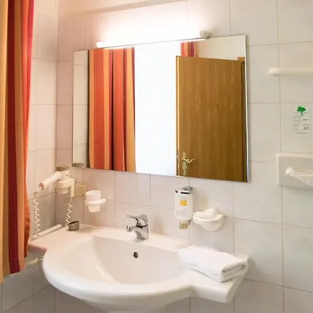 Land- Und Golfhotel Alte Fliegerschule