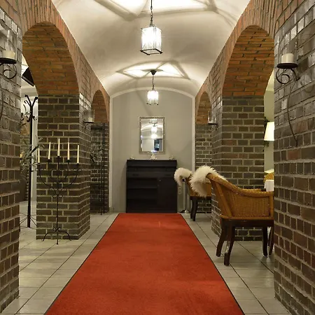 Land- Und Golfhotel Alte Fliegerschule Szálloda 4*