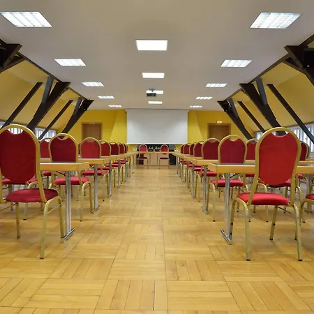 Szálloda Land- Und Golfhotel Alte Fliegerschule 4*